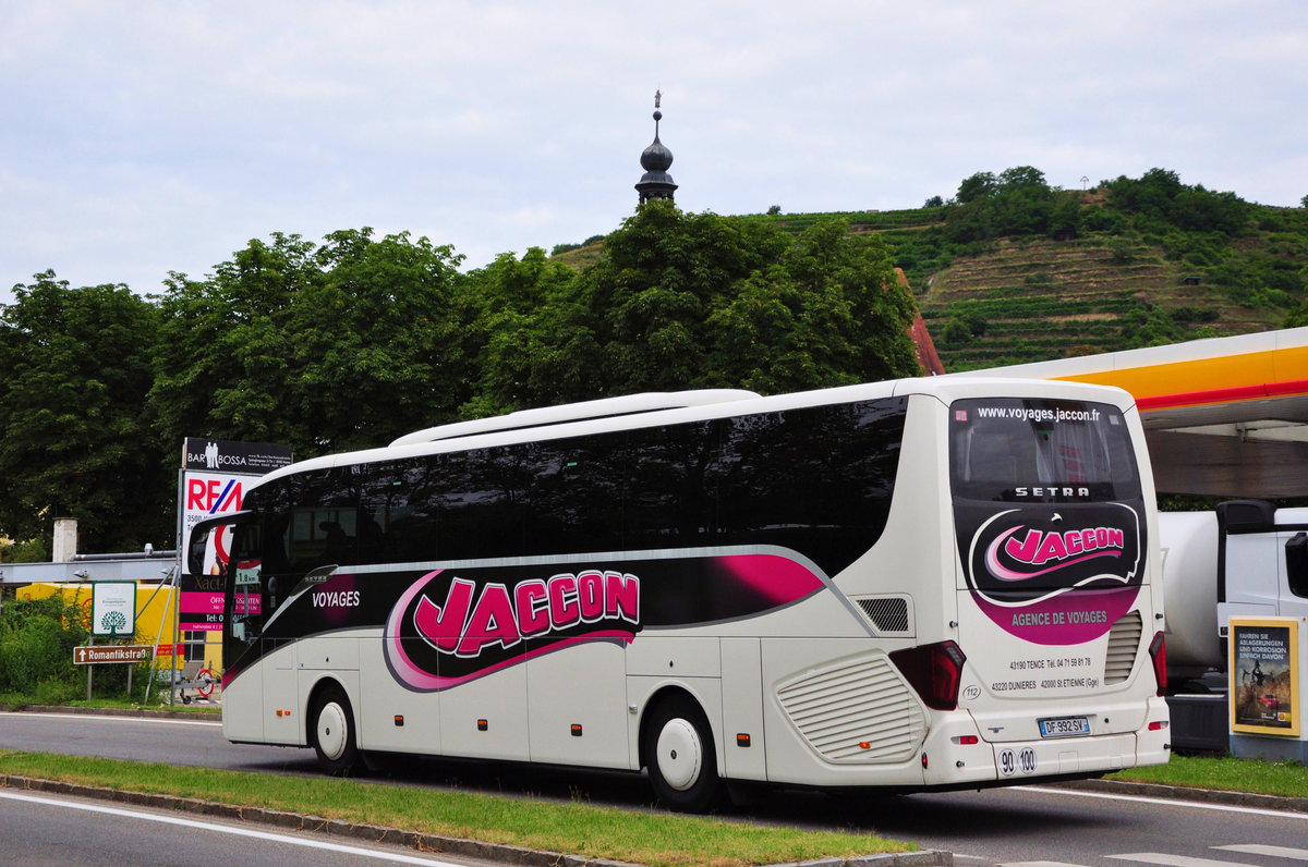Setra 515 HD von Jaccon Reisen aus Frankreich in Krems gesehen.