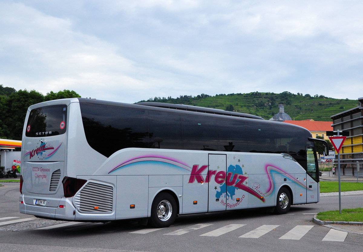 Setra 515 HD von Kreuz Reisen aus der BRD in Krems gesehen.