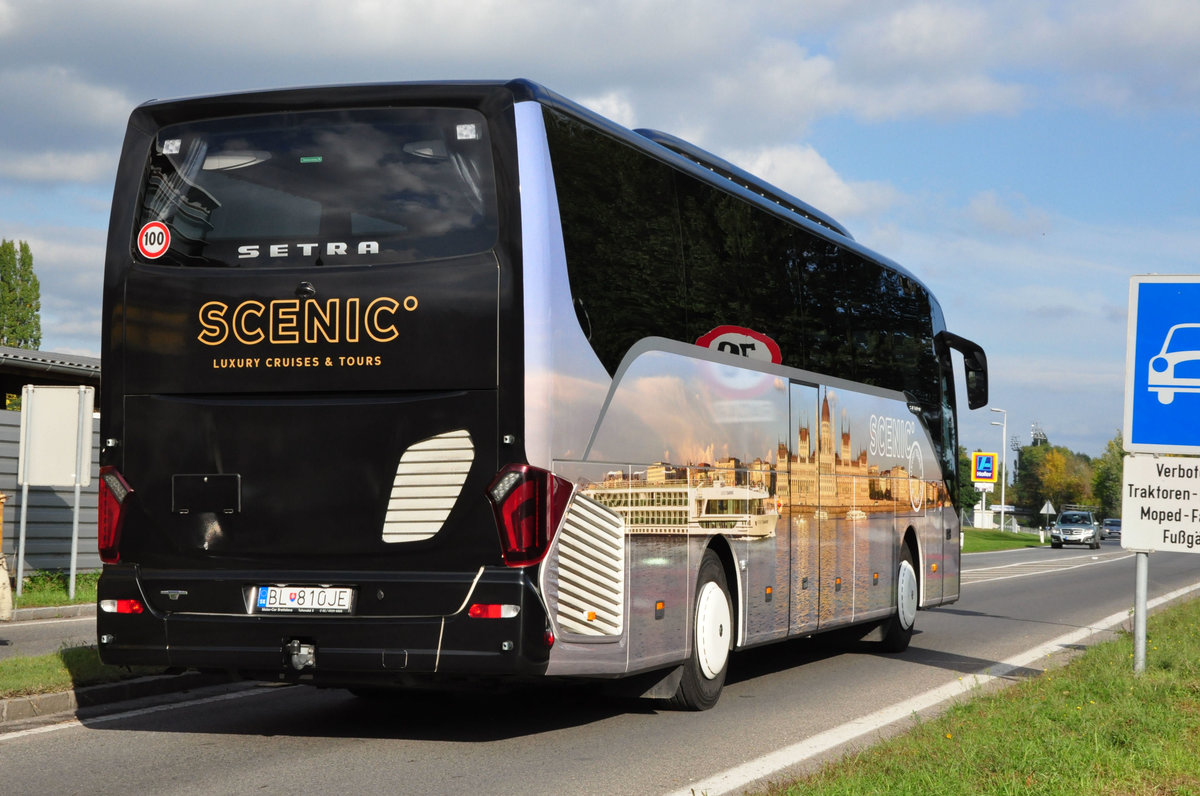 Setra 515 HD von Scenic Tours aus der SK in Krems gesehen.