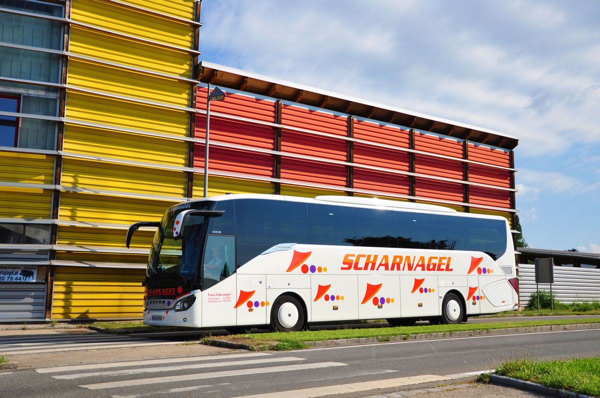Setra 515 HD von Scharnagel Reisen aus der BRD in Krems.
