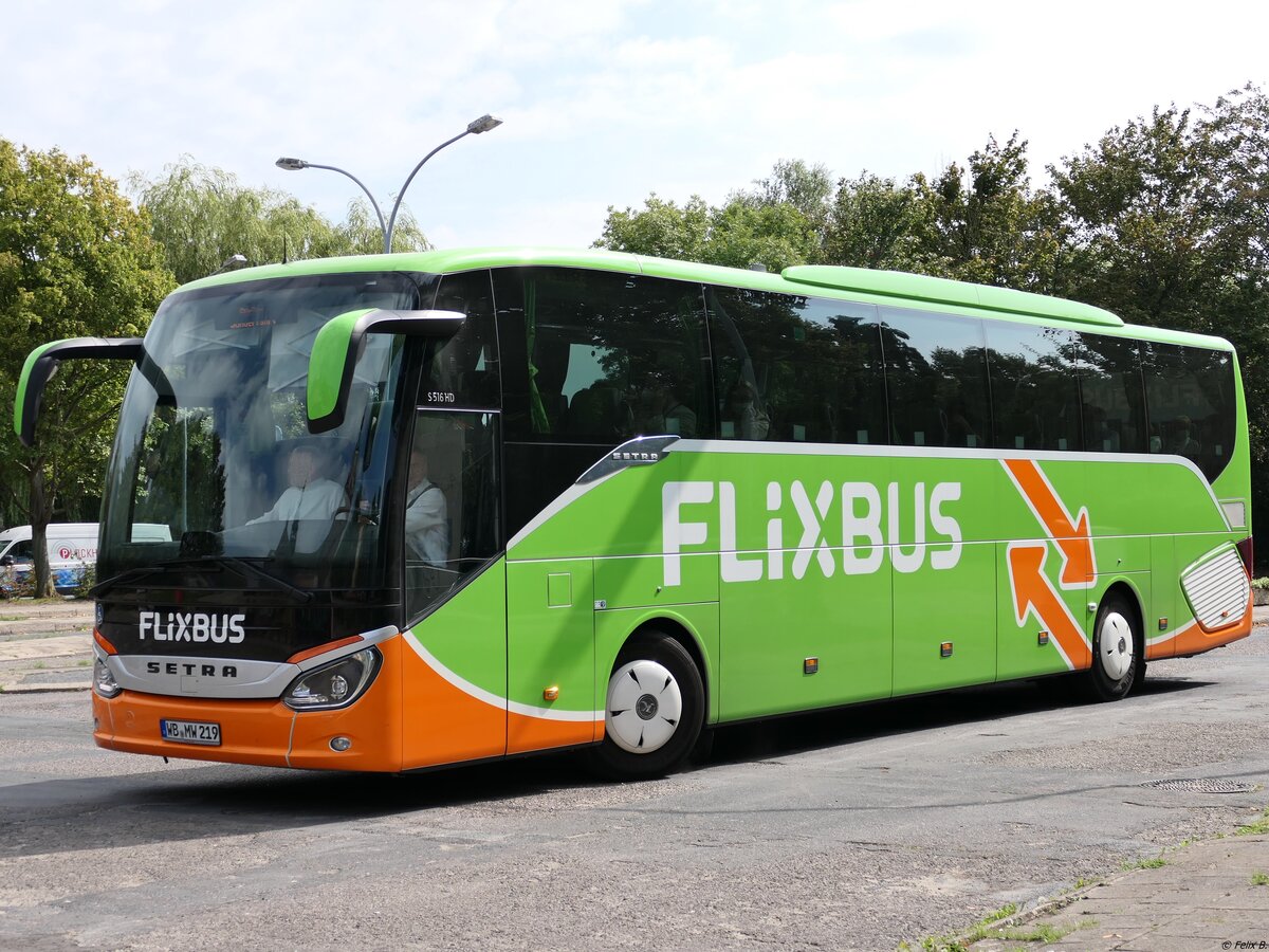 Setra 516 HD von Flixbus/Wricke Touristik aus Deutschland in Stralsund.