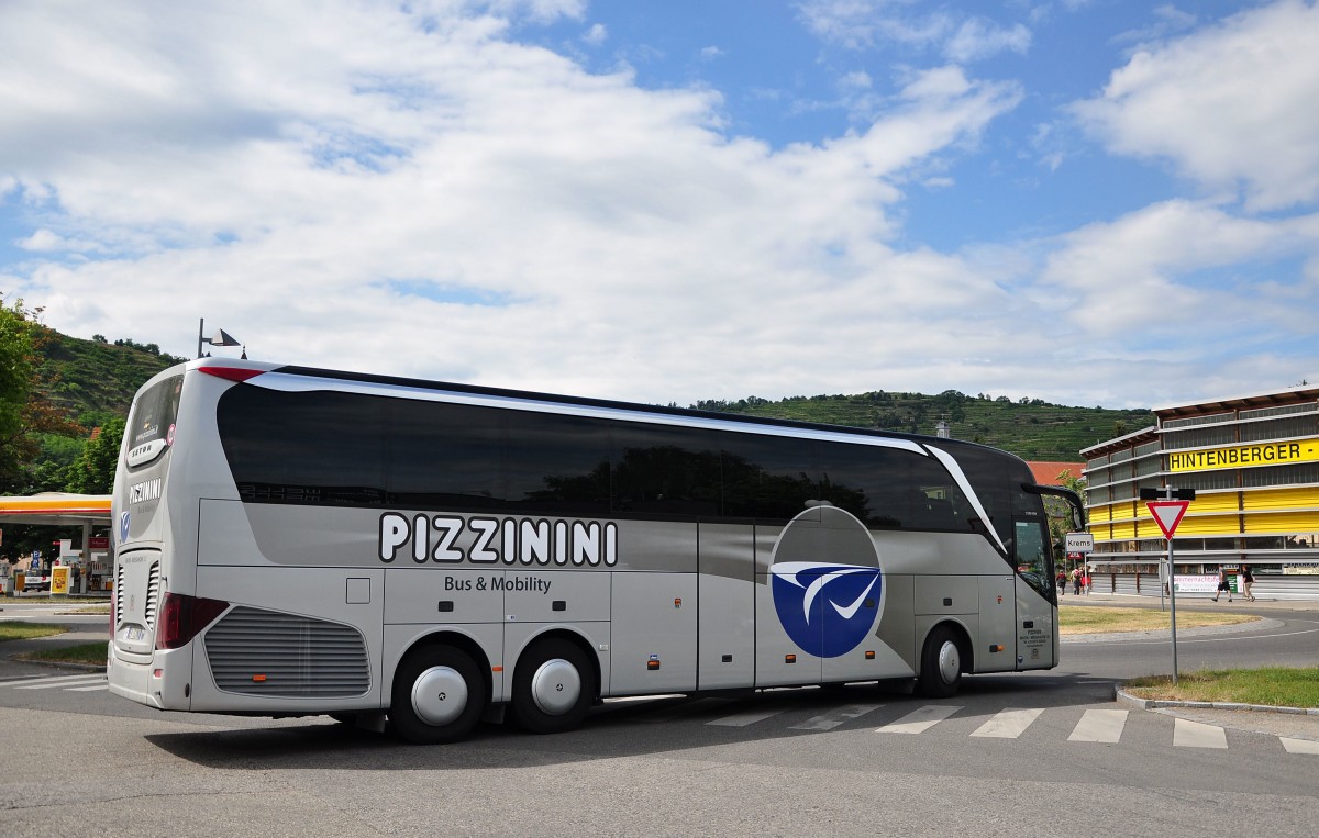 Setra 516 HD von Pizzinini aus Italien im Juni 2015 in Krems.