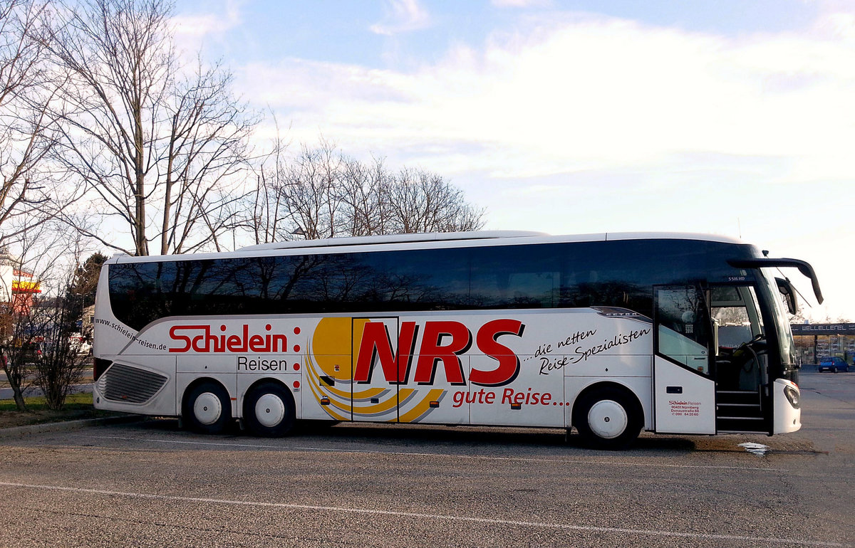 Setra 516 HD von Schielein Reisen aus der BRD in Krems gesehen.