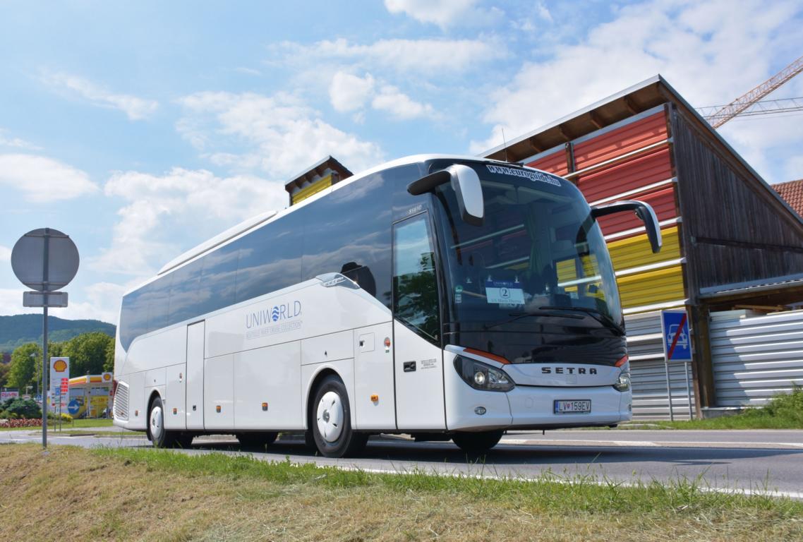 Setra 516 HD von Uniworld Reisen aus der SK in Krems.