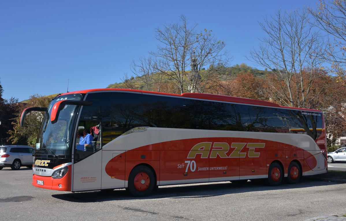 Setra 517 HD von ARZT Reisen aus der BRD 10/2017 in Krems.