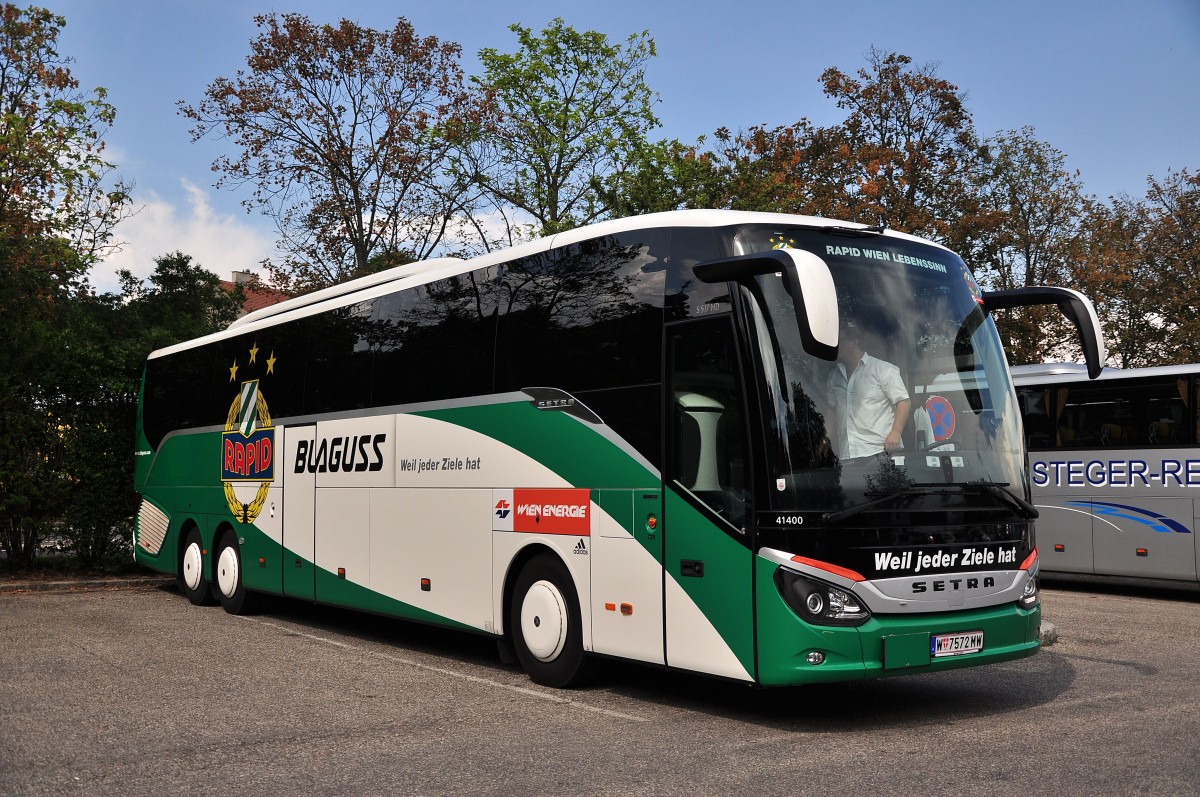 Setra 517 HD von Blaguss aus Wien,Mannschaftsbus des FC Rapid Wien,Krems 3,August 2014.