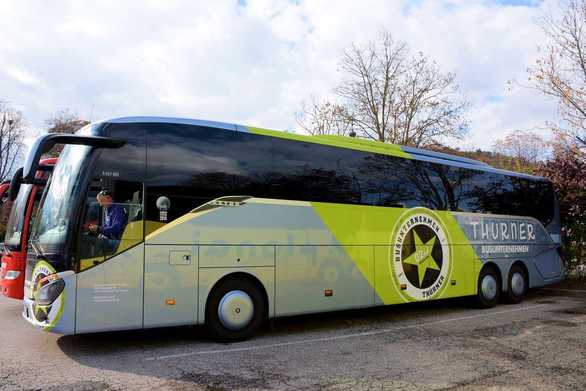 Setra 517 HD vom Busunternehmen Thurner aus sterreich in Krems.