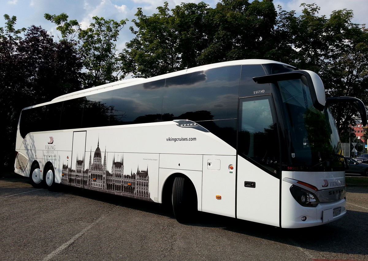 Setra 517 HD von Vikingcruises aus Wien im Juni 2015 in Krems.