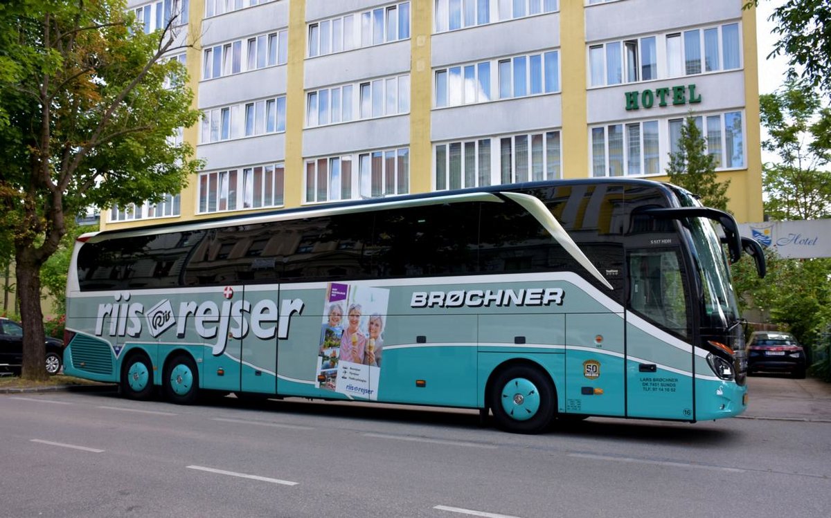 Setra 517 HDH von BROCHNER Reisen aus DK.