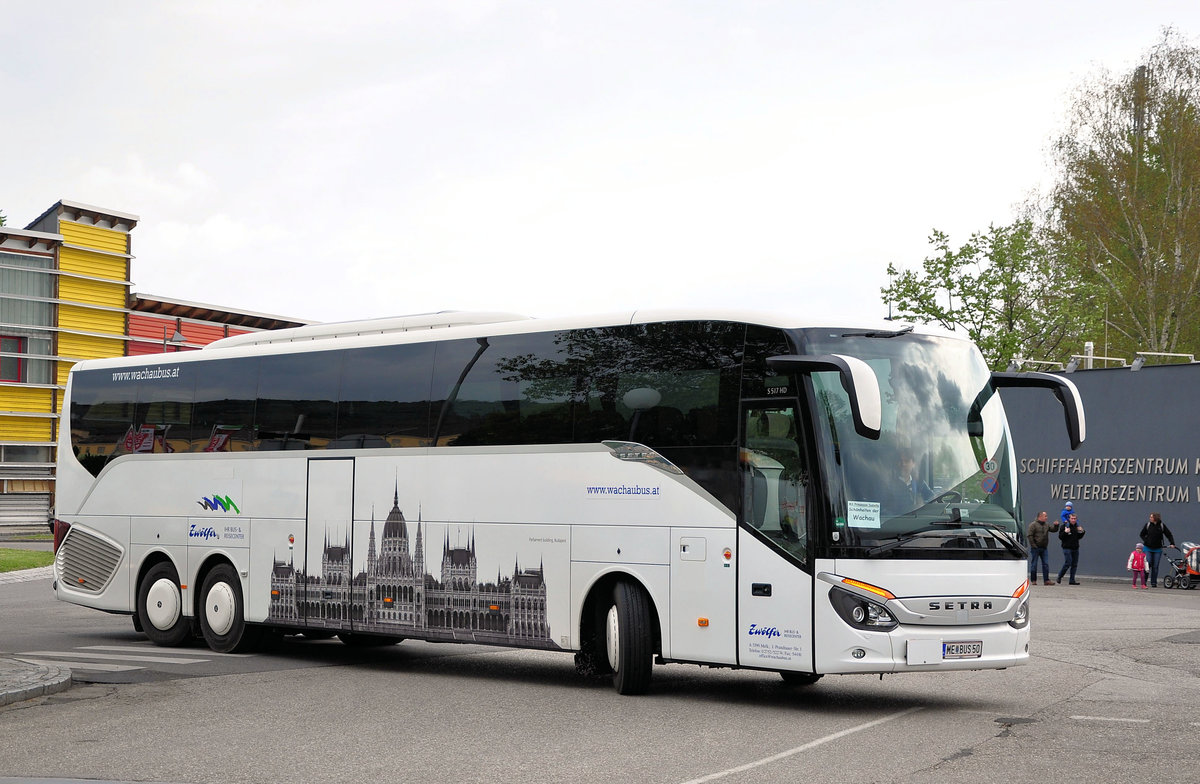 Setra 517 HD,Wachaubus von Zwlfer Reisen aus Melk/Wachau/Niedersterreich in Krems gesehen.