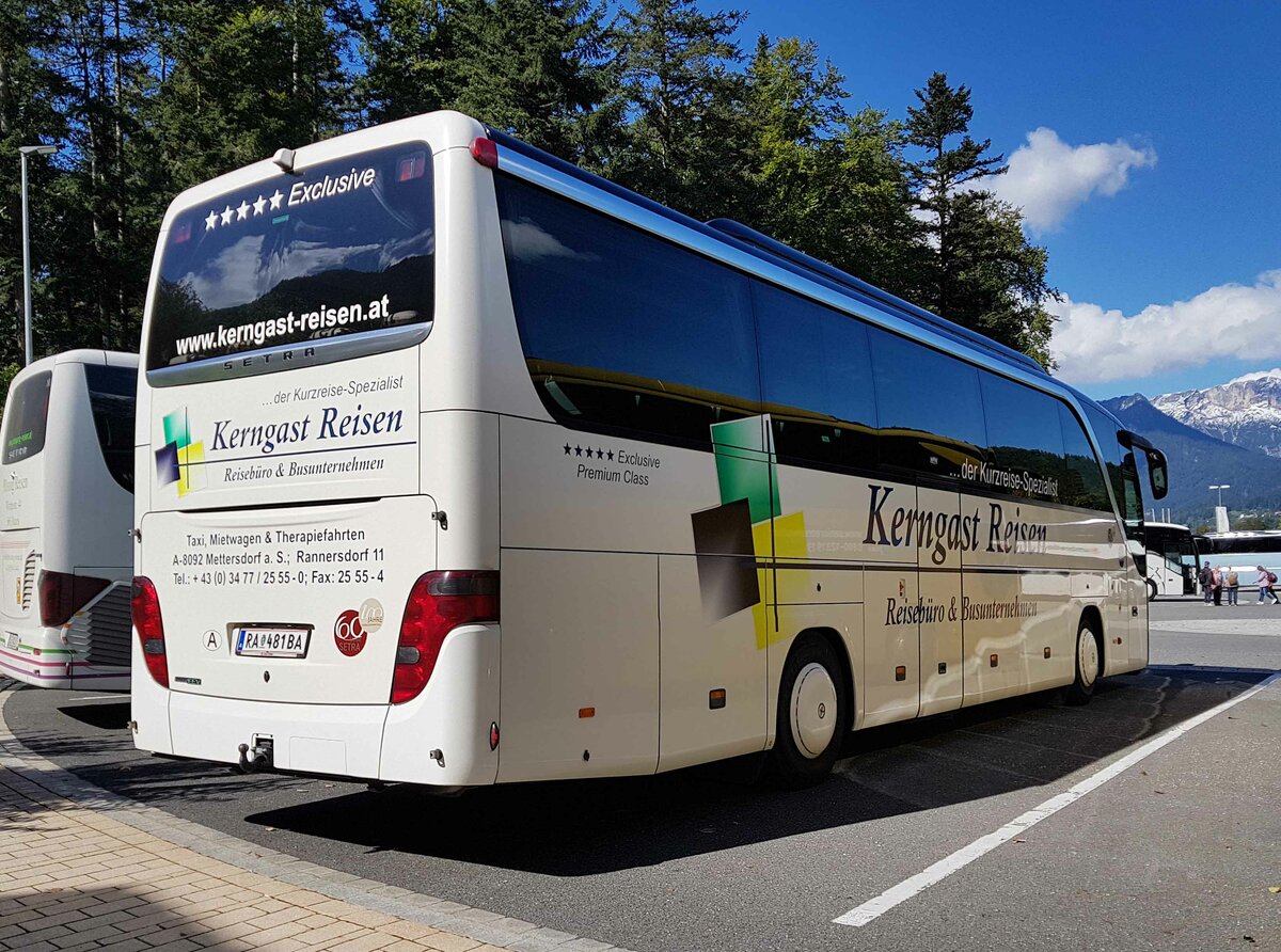 Setra des Busunternehmens KERNGAST-Reisen aus der Steiermark steht am Parkplatz Knigssee