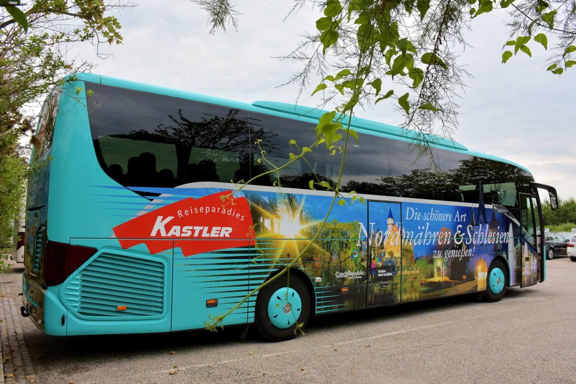 Setra S 515 HD vom Reiseparadies KASTLER aus Obersterreich 2018 in Krems gesehen.