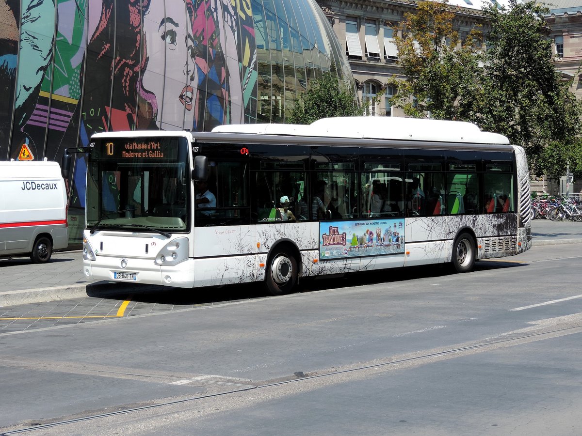 Strassburg - 19. Juli 2018 : Irisbus Citlis 12 CNG Nr 427 vor dem Bahnhof.