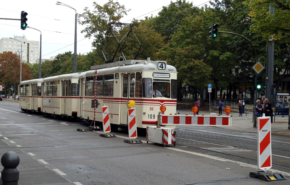 T 2-64 Nr.109 von VEB Gotha vor einer Schranke als Signalersatz in Potsdam am 02.09.2018.
