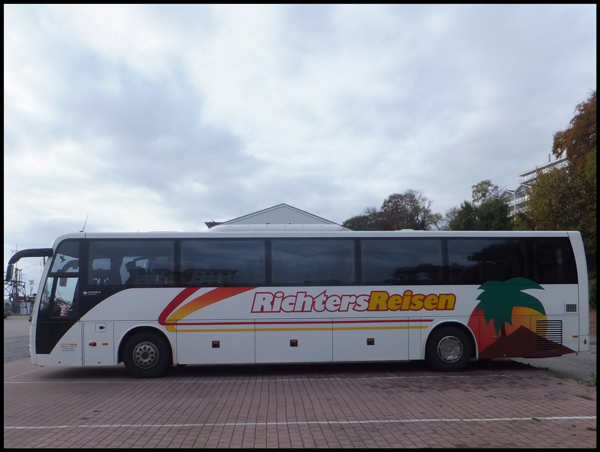Temsa Safari RD von Richters Reisen aus Deutschland im Stadthafen Sassnitz.