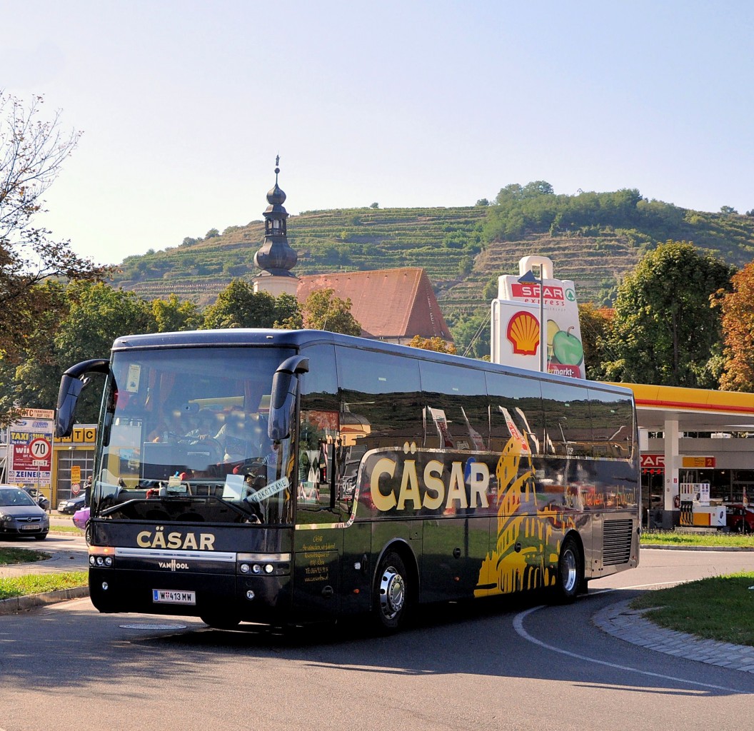 VAN HOOL T915 ALICRON von CSAR / Wien im September 2013 in Krems unterwegs.
