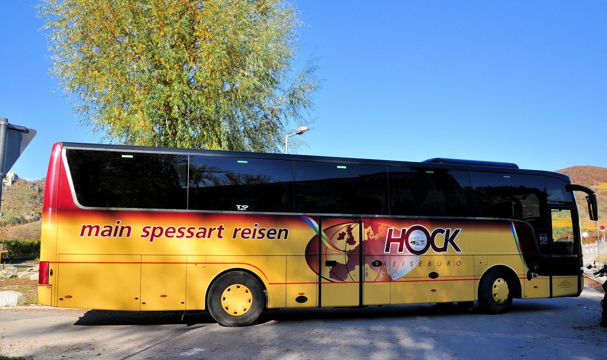 Van Hool T915 Alicron vom Reisebro Hermann Hock/BRD im Oktober 2013 in Krems gesehen.
