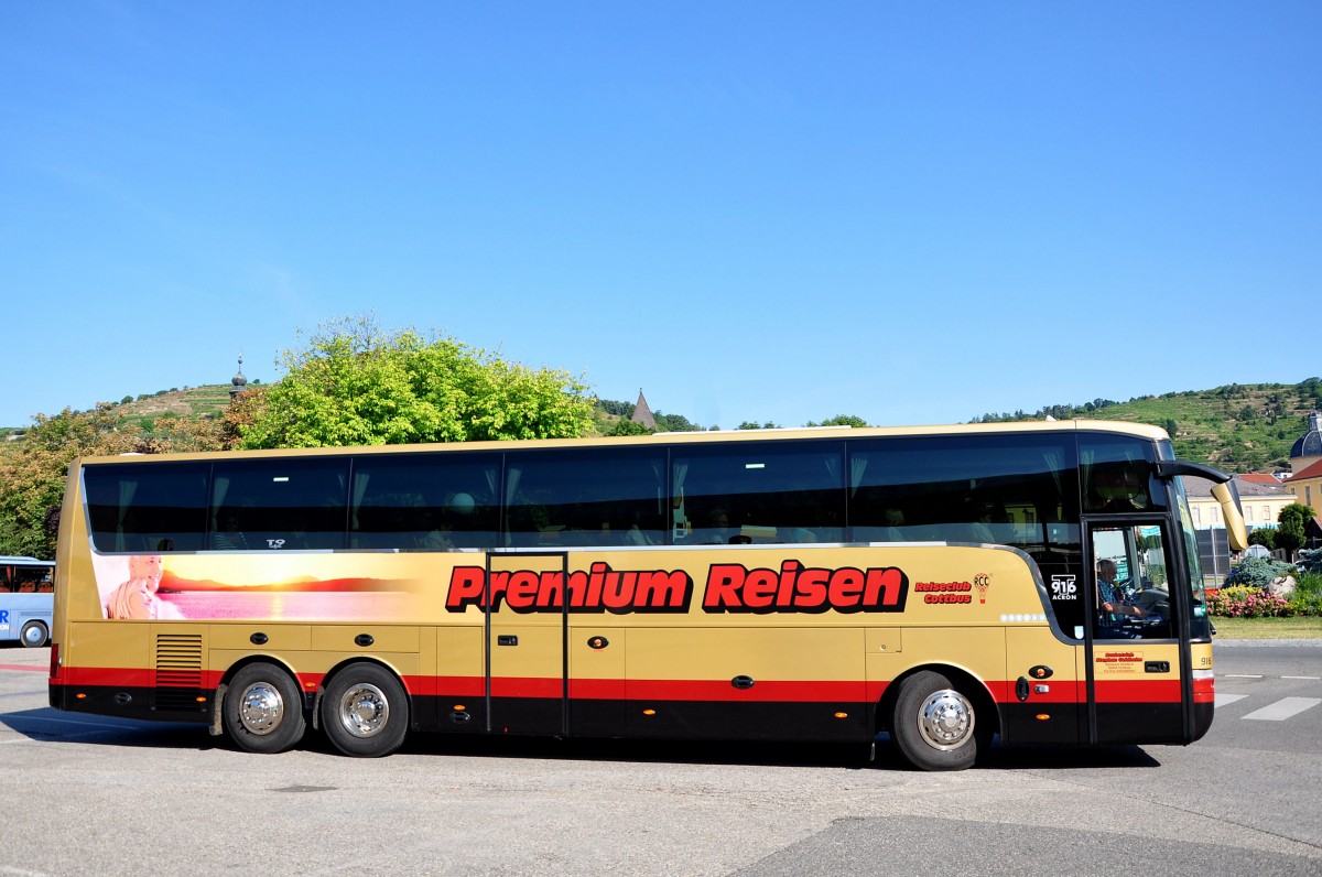 Van Hool T916 Acron von Premium Reisen aus der BRD in Krems gesehen.