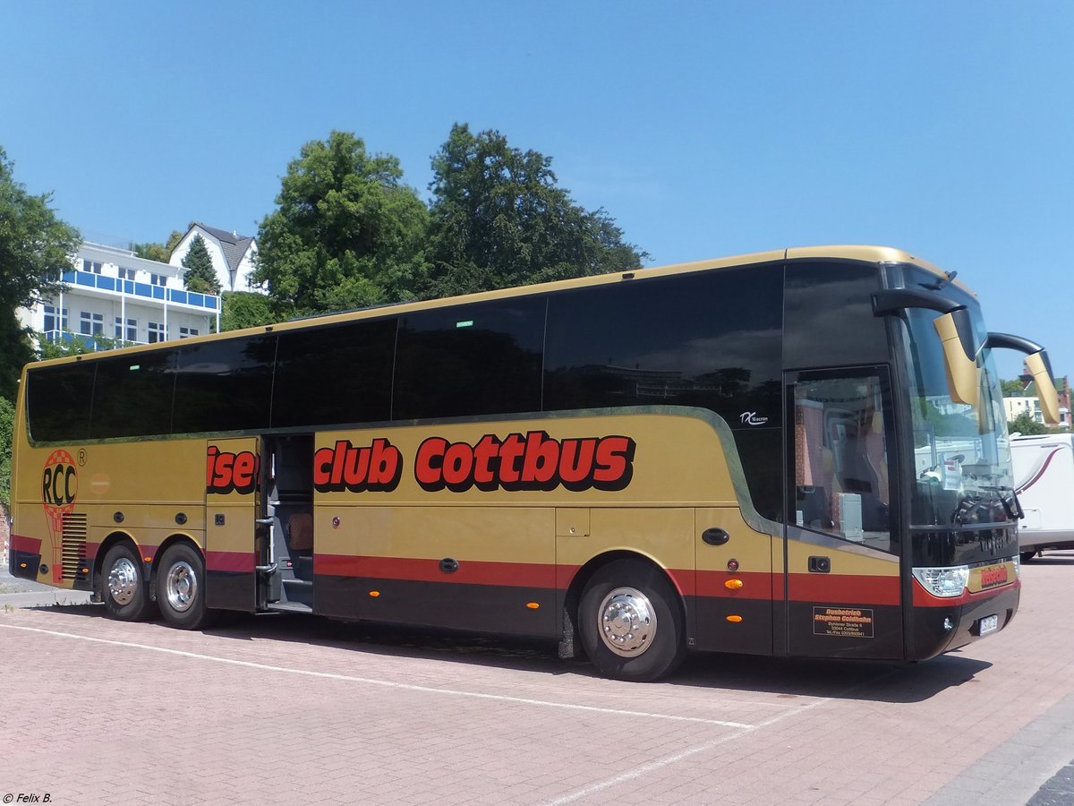 Van Hool TX16 vom Reiseclub Cottbus aus Deutschland im Stadthafen Sassnitz.
