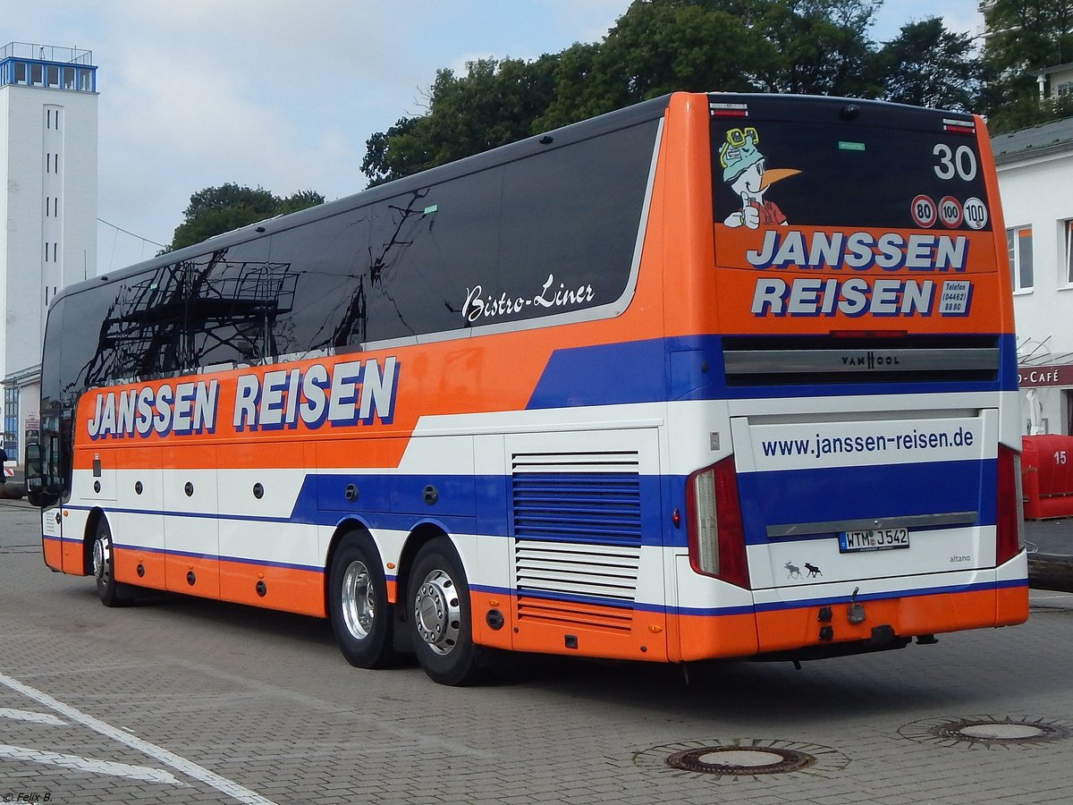 Van Hool TX18 von Janssen Reisen aus Deutschland im Stadthafen Sassnitz.