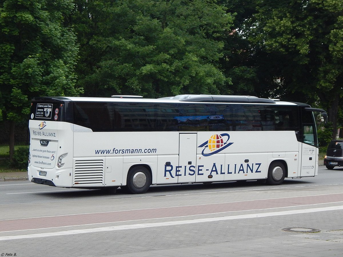 VDL Futura von Reise-Allianz/Optimal-Reisen Forsmann aus Deutschland im Stadthafen Sassnitz.