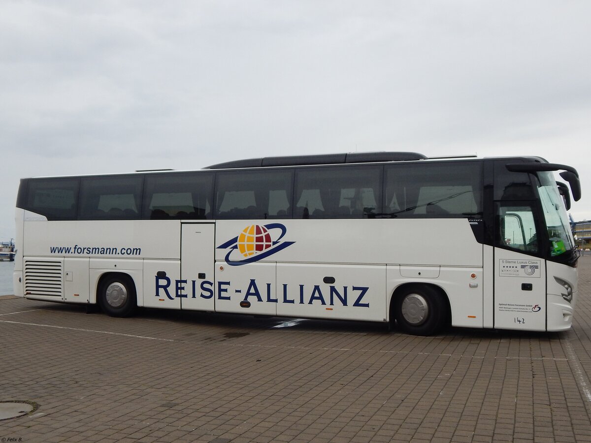 VDL Futura von Reise-Allianz/Optimal-Reisen Forsmann aus Deutschland im Stadthafen Sassnitz. 
