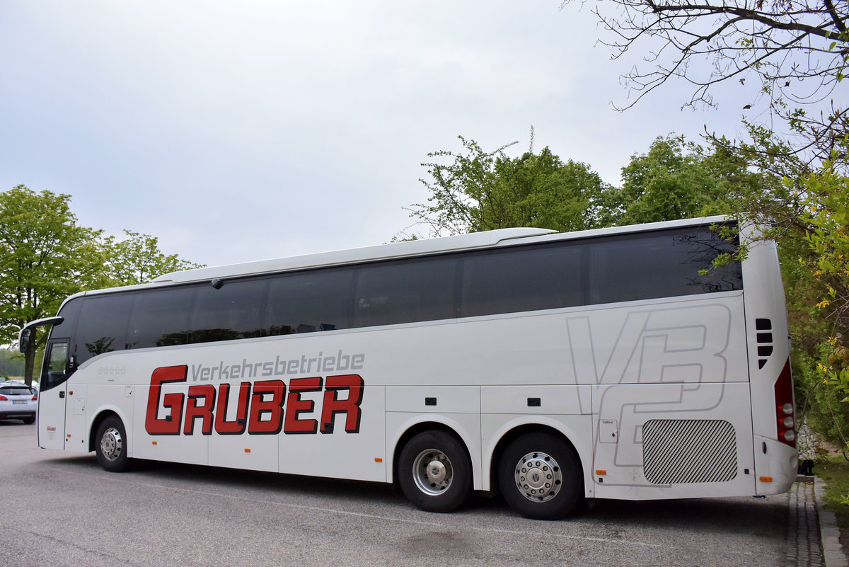 Volo 9900 vom Verkehrsbetrieb GRUBER aus sterreich in Krems.