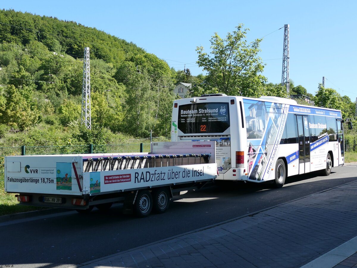 Volvo 8700 mit Anhänger der VVR in Sassnitz.