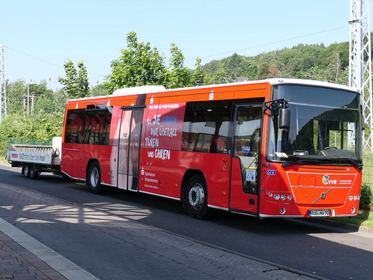 Volvo 8700 mit Anhänger der VVR in Sassnitz.