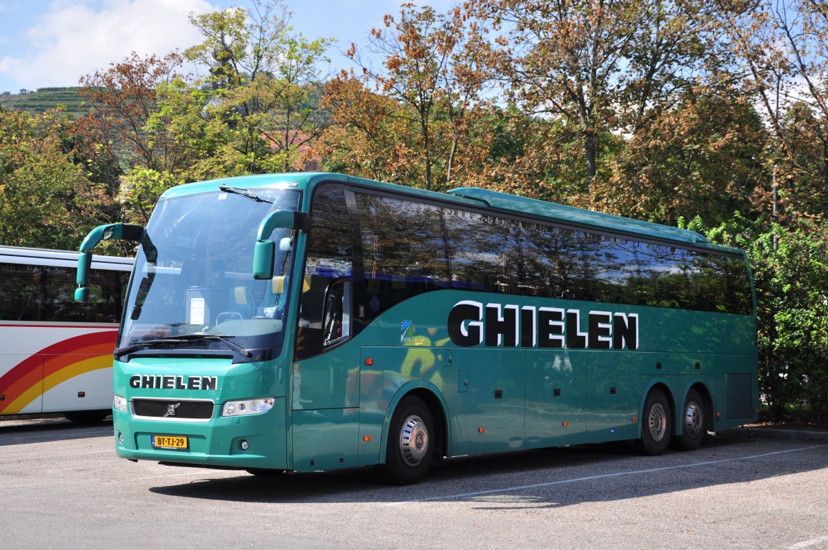 Volvo 9700 von Ghielen Reisen aus den Nl am 21.August 2014 in Krems gesehen.