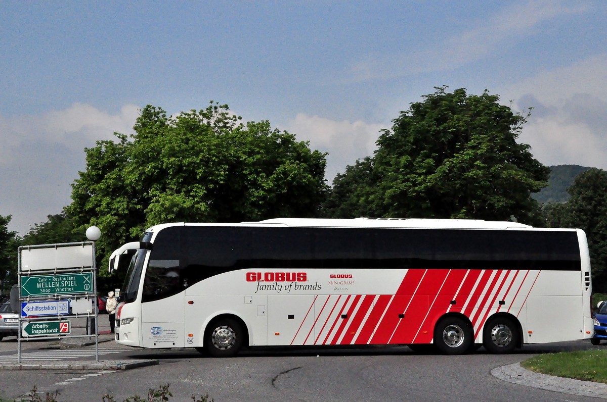VOLVO 9700 von Global Travel aus Ungarn im Mai 2015 in Krems gesehen.
