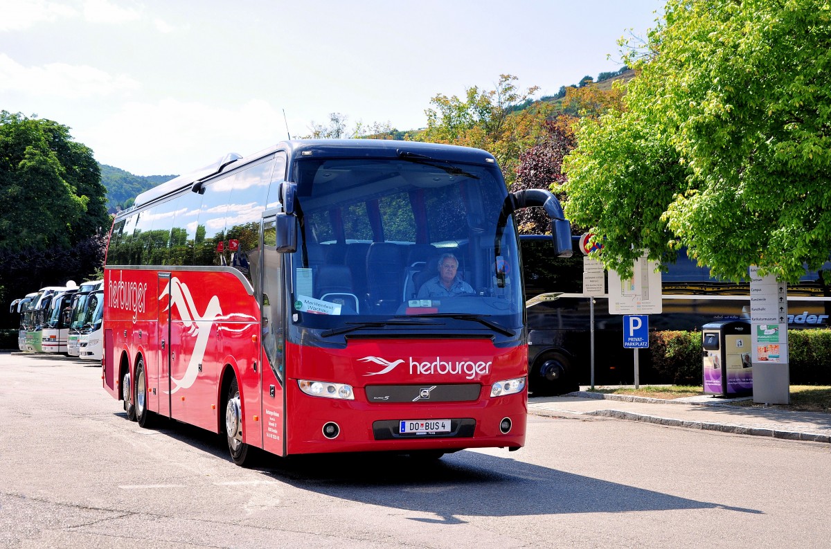 Volvo 9700 von Herburger Reisen aus sterreich in Krems gesehen.