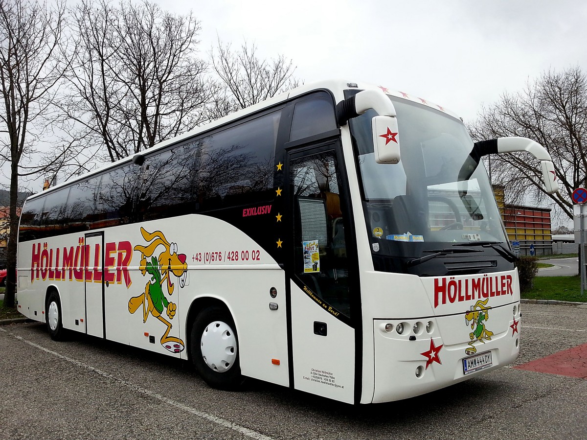 VOLVO 9700 von Hllmller Reisen aus stereich am 22.11.2014 in Krems.
