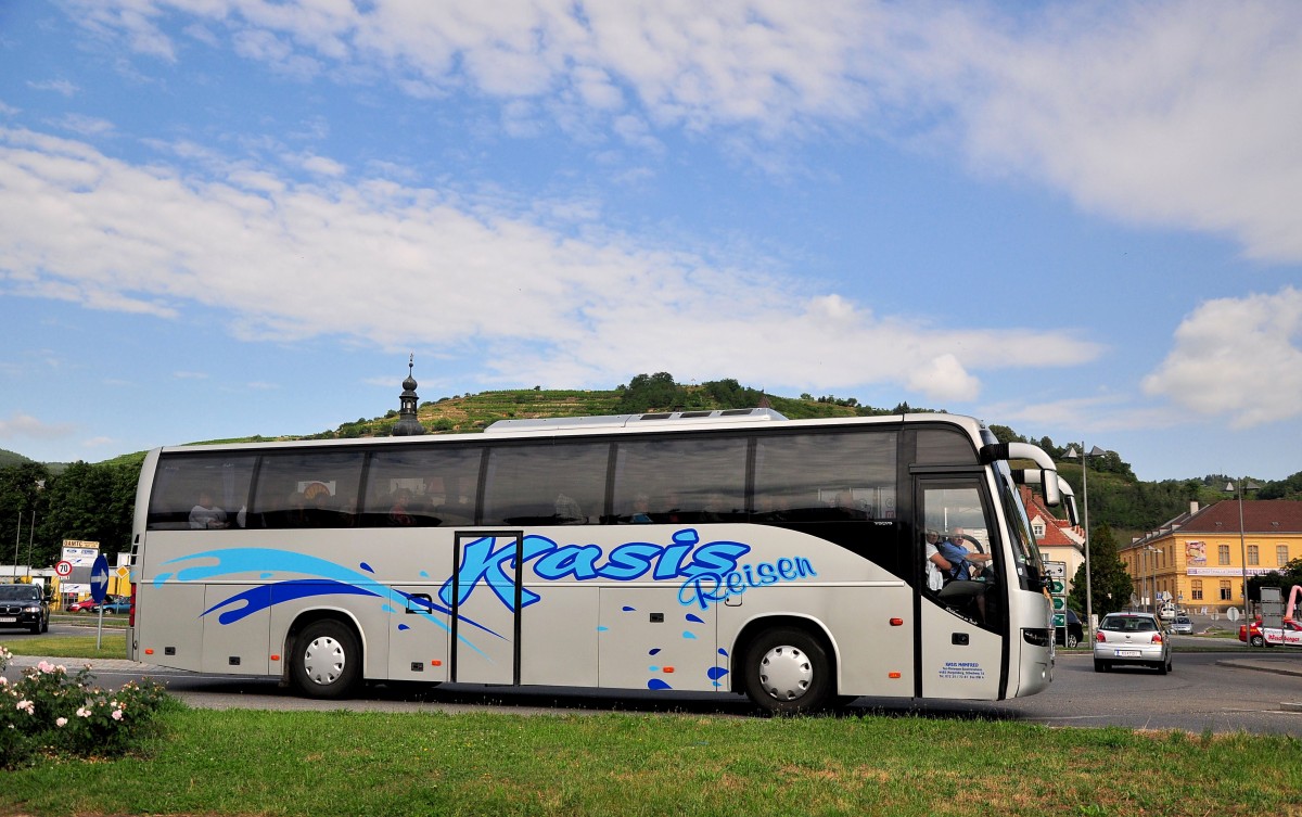 Volvo 9700 von Kasis Reisen aus sterreich am 12.Juli 2014 in Krems gesehen.