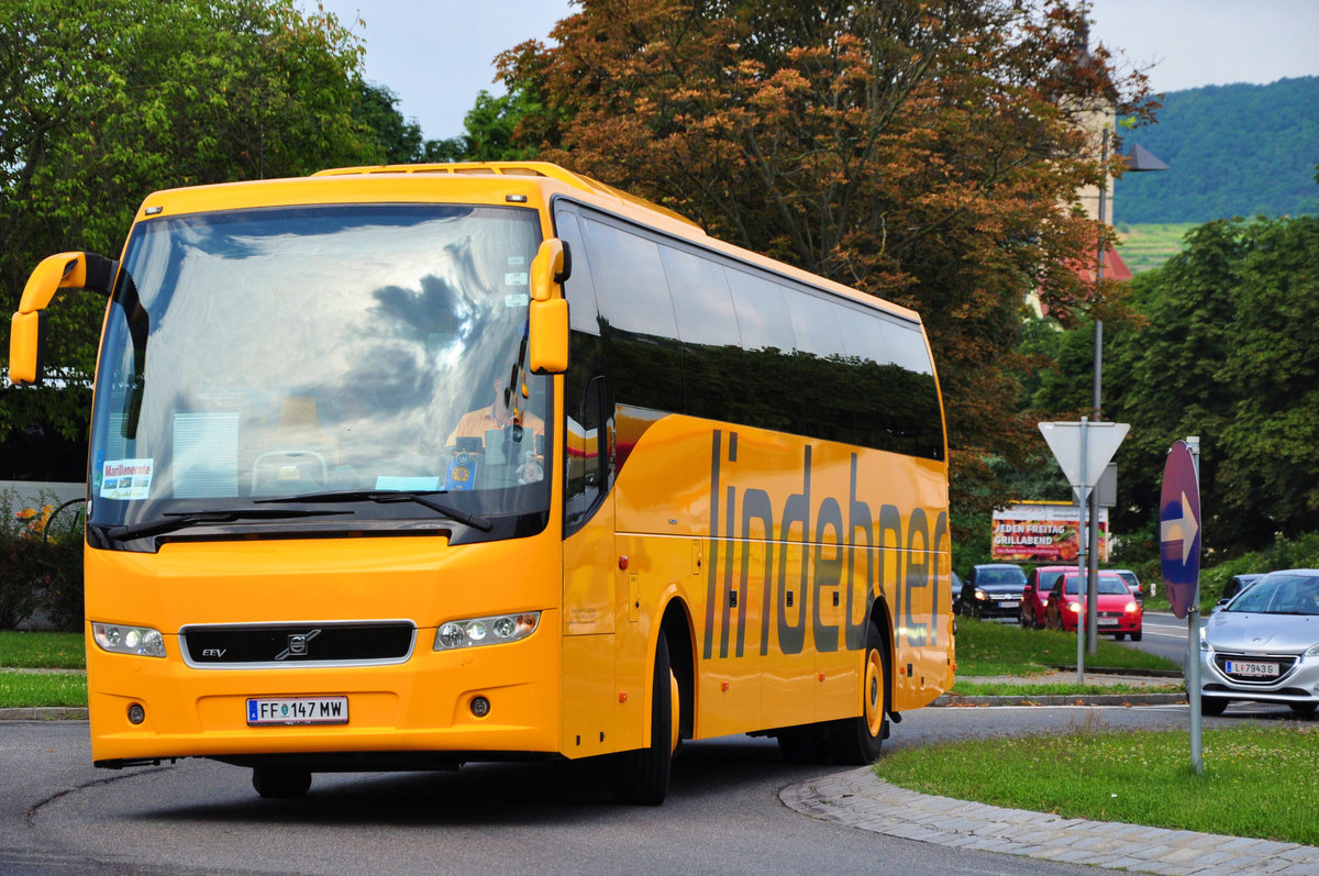 Volvo 9700 von Lindebner Reisen aus sterreich in Krems gesehen.