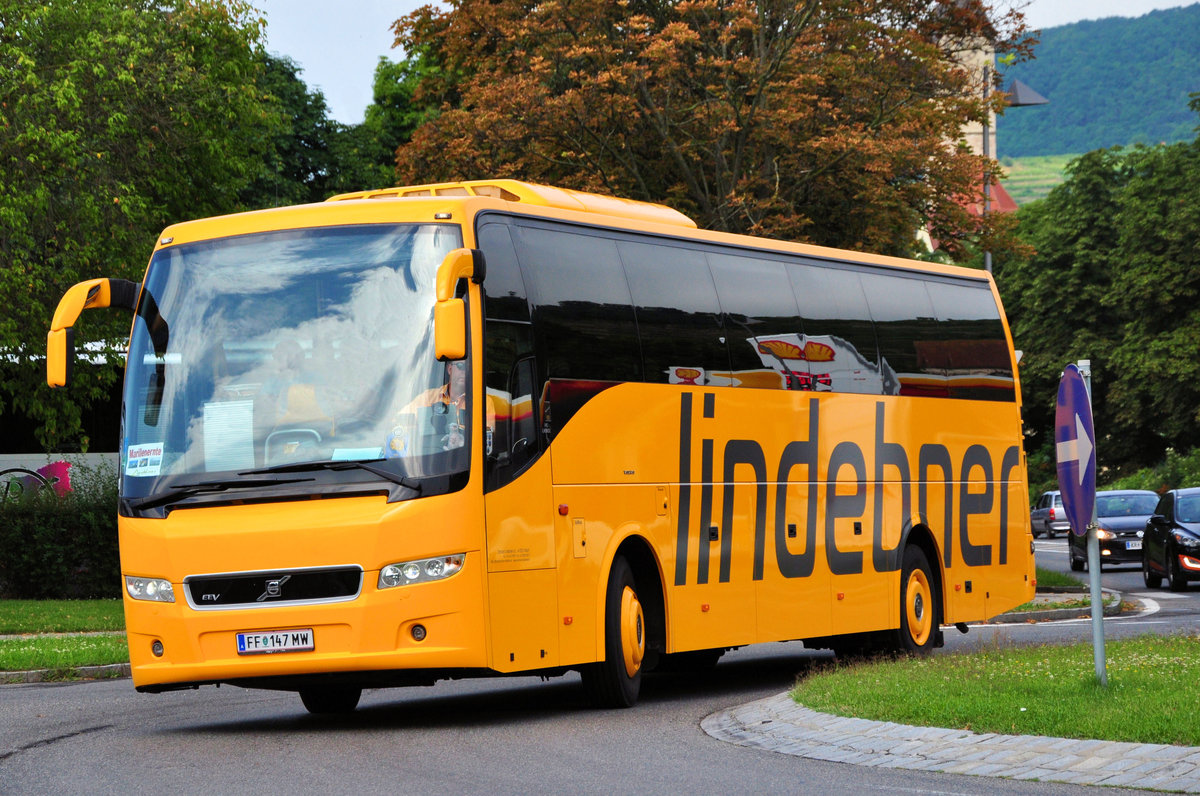 Volvo 9700 von Lindebner Reisen aus sterreich in Krems gesehen.