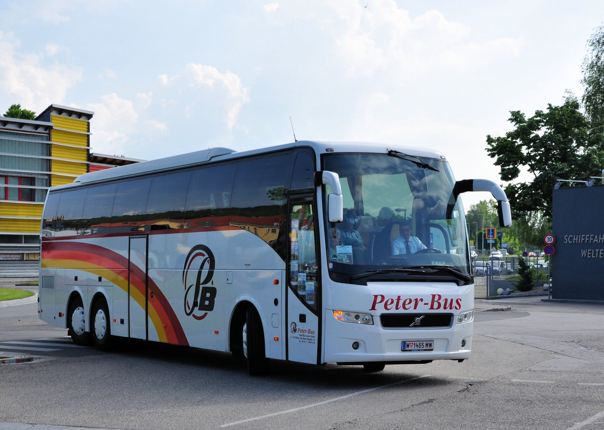 Volvo 9700 von Peter Bus Reisen aus sterreich in Krems gesehen.