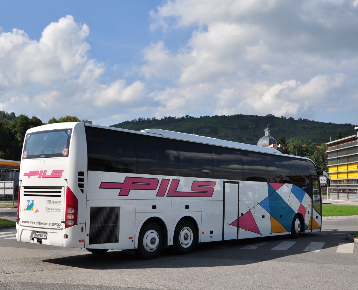 Volvo 9700 von PILS Reisen aus Amstetten/Niedersterreich am 22.August 2014 in Krems gesehen.