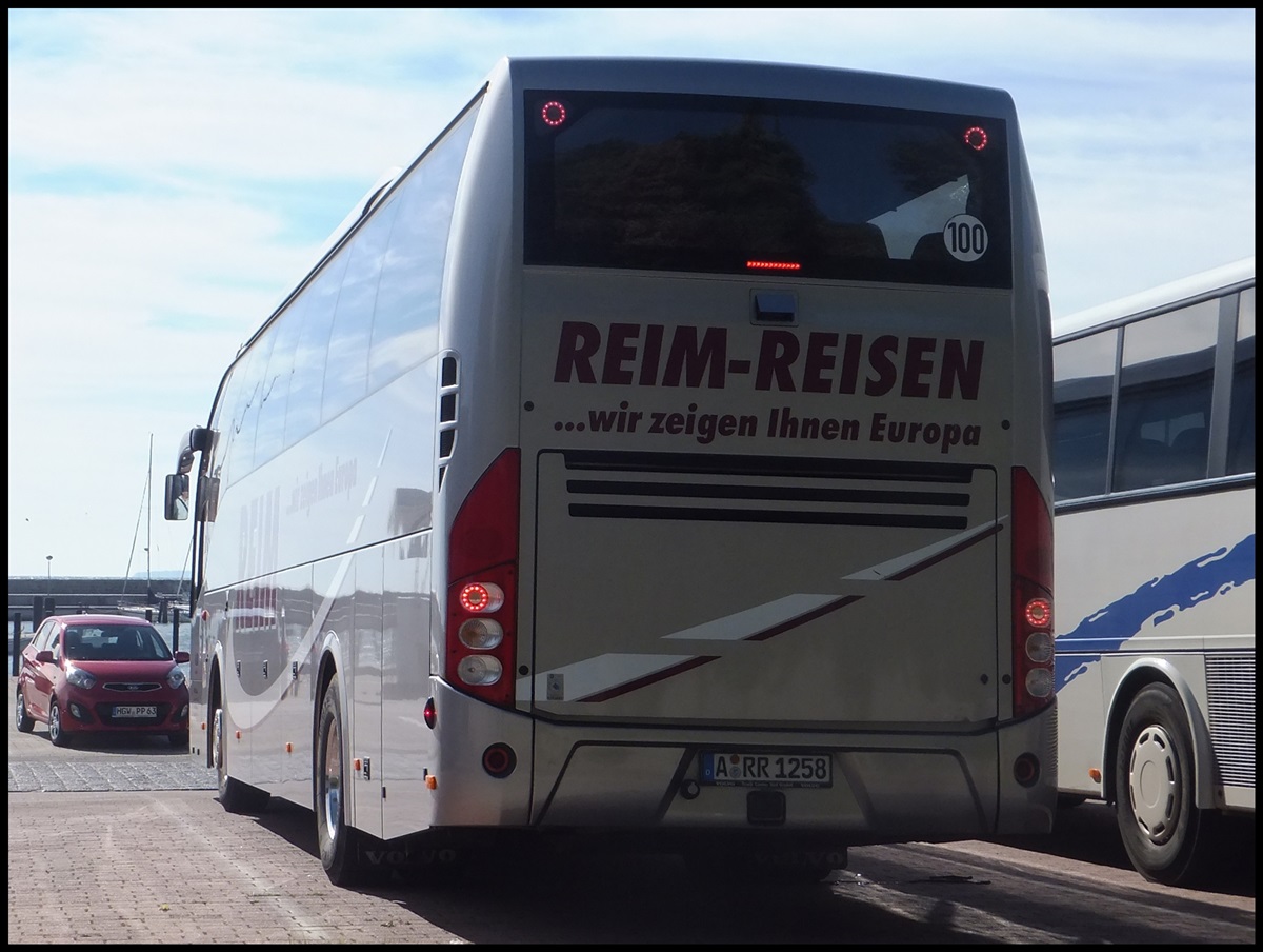 Volvo 9700 von Reim Reisen aus Deutschland im Stadthafen Sassnitz.