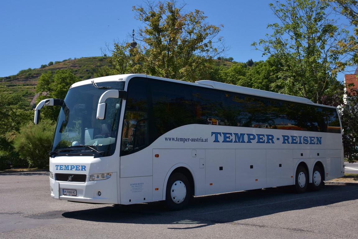 Volvo 9700 von TEMPER Reisen aus Niedersterreich 06/2017 in Krems.