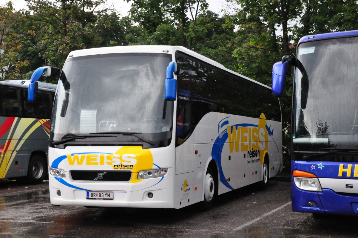 Volvo 9700 von Weiss Reisen aus sterreich im Juni 2015 in Krems.