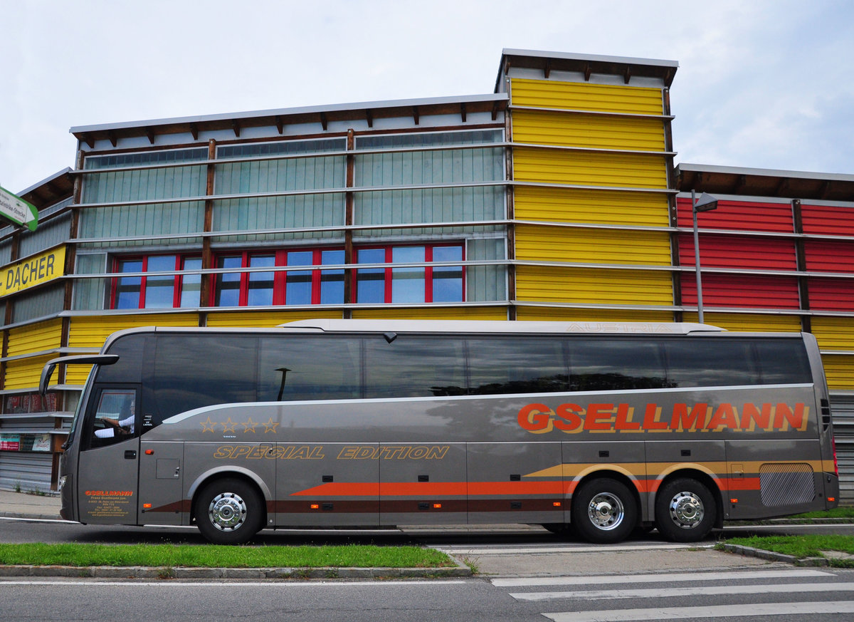 Volvo 9900 von Gsellmann Reisen aus sterreich in Krems gesehen.