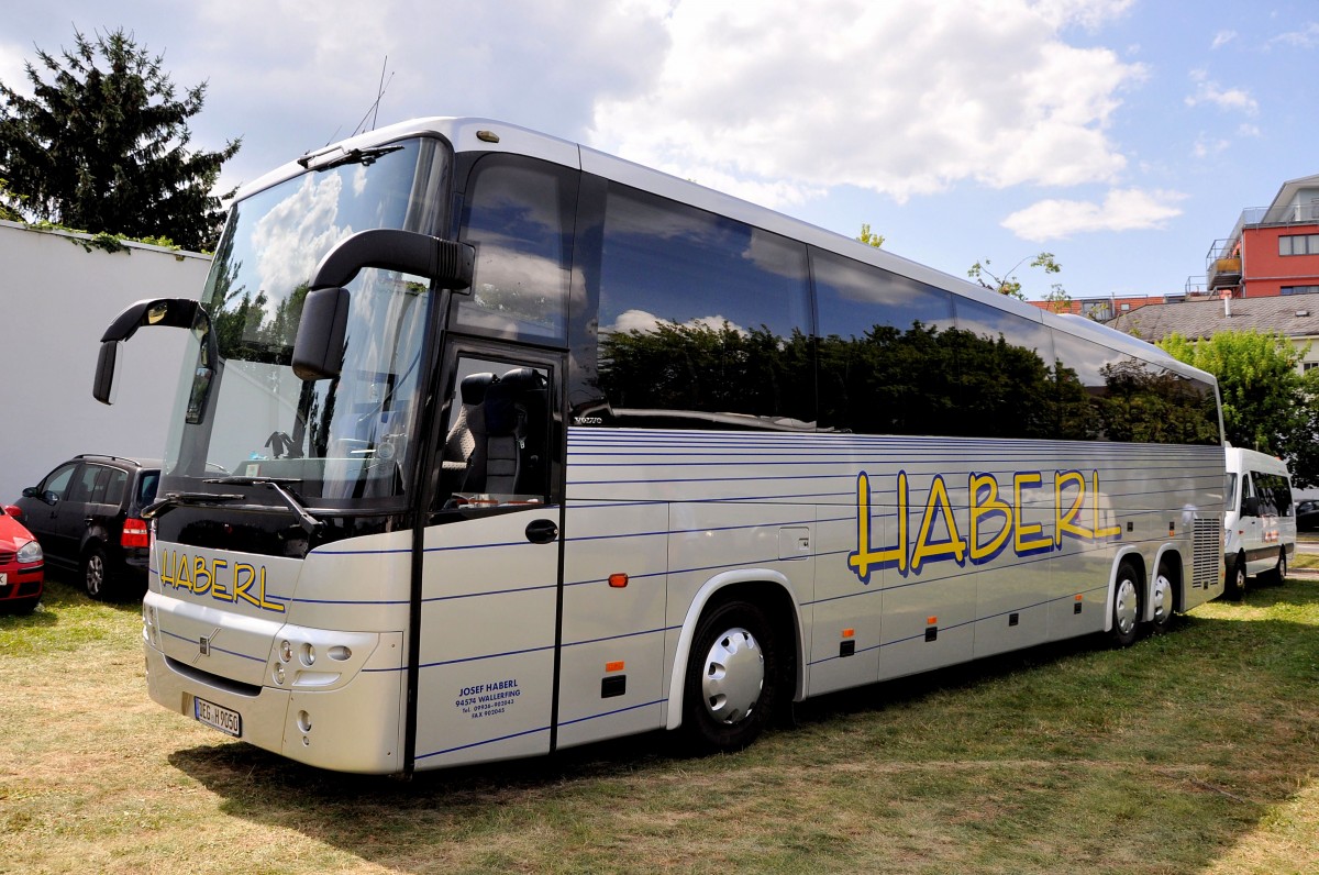 VOLVO 9900 von HABERL Reisen / BRD im Juli 2013 in Krems gesehen.