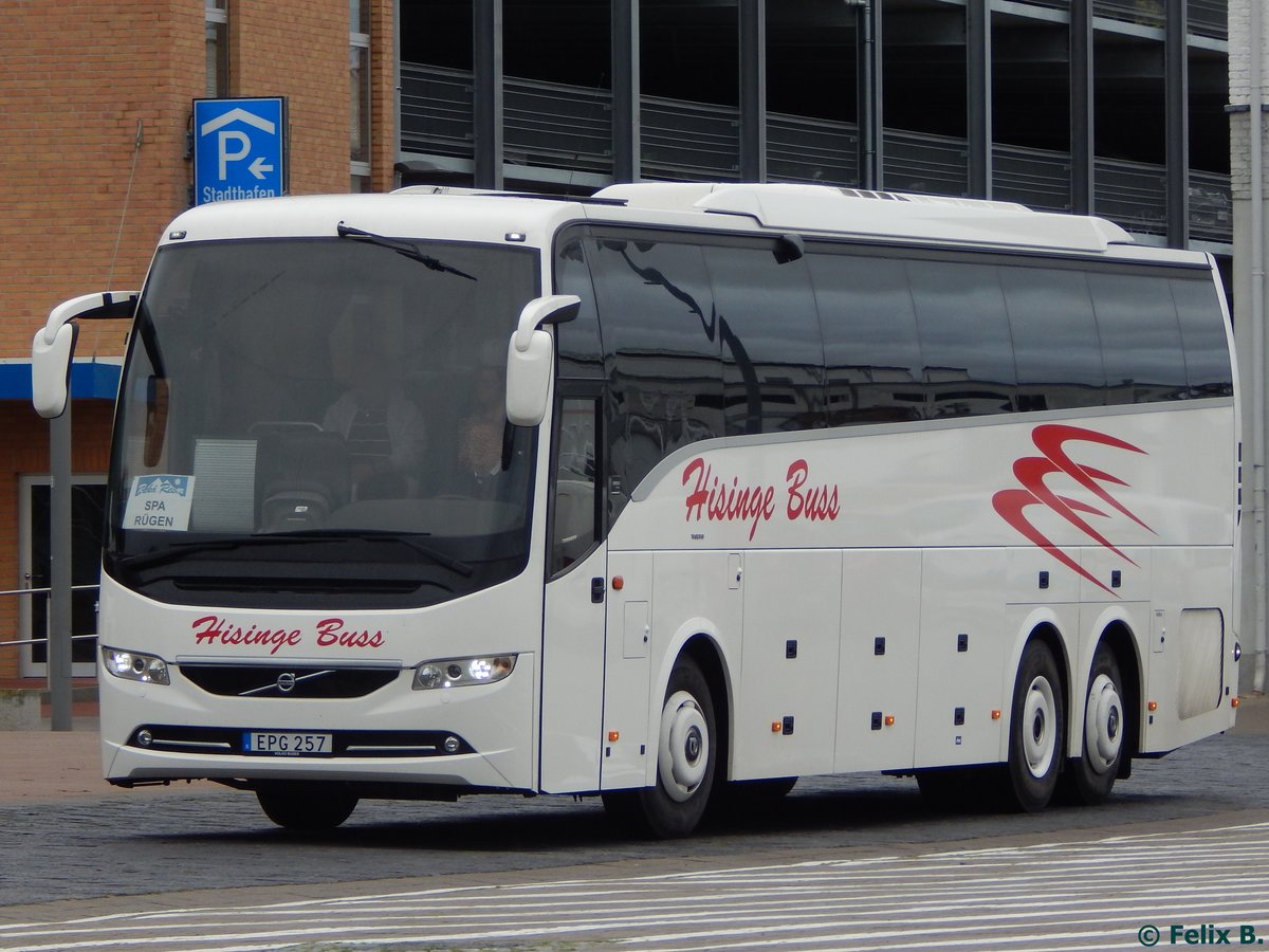 Volvo 9900 von Hisinge Buss aus Schweden im Stadthafen Sassnitz.