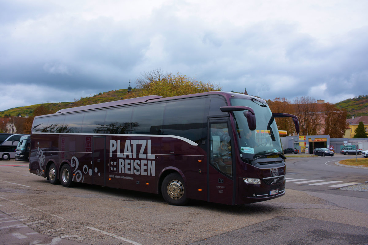 Volvo 9900 von Platzl Reisen aus sterreich in Krems.