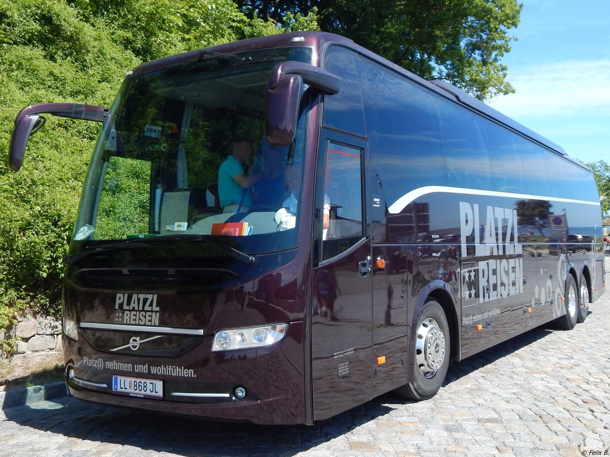 Volvo 9900 von Platzl Reisen aus Österreich im Stadthafen Sassnitz.