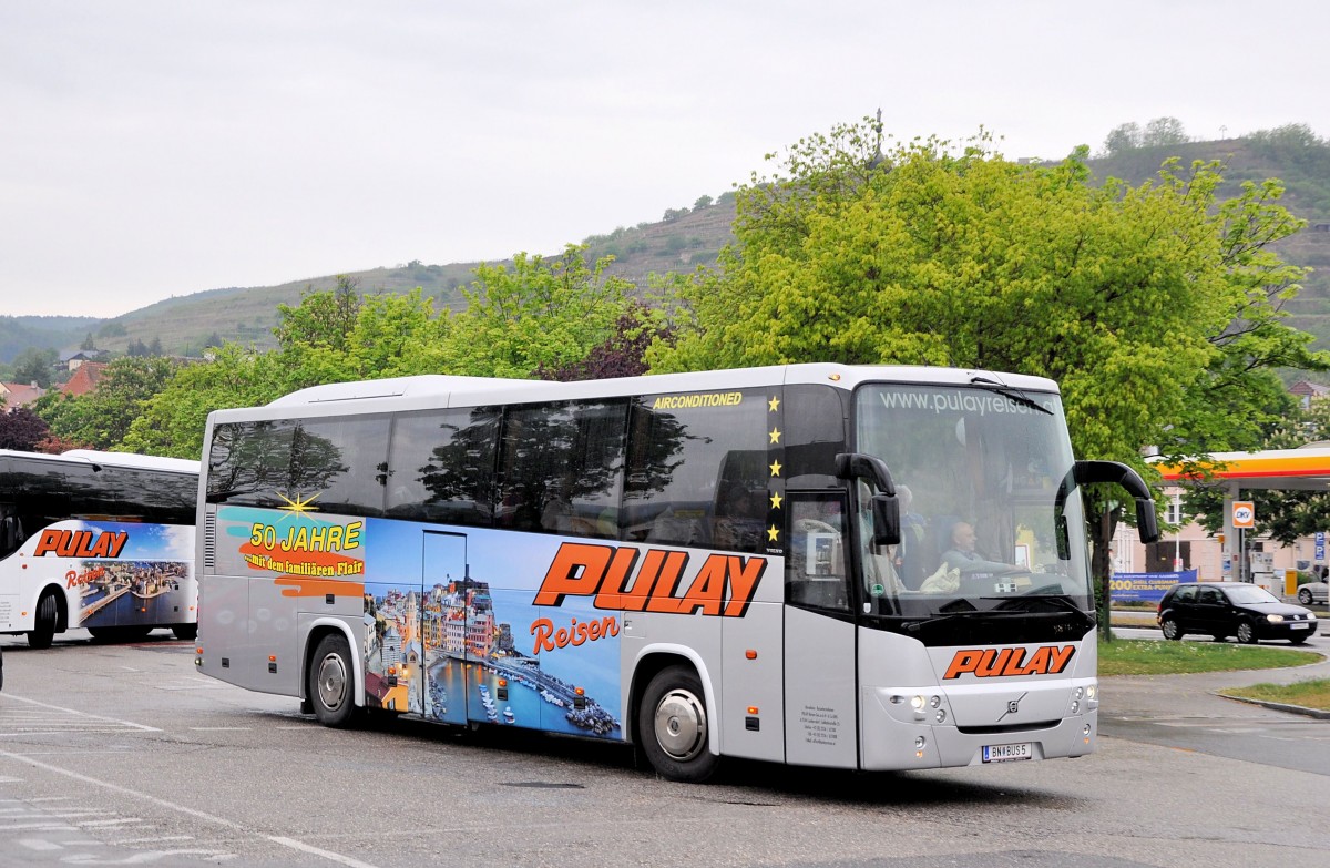 Volvo 9900 von Pulay Busreisen aus sterreich im Mai 2014 in Krems gesehen.
