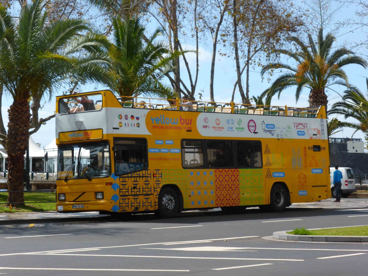 Volvo in Doppeldeckerausfhrung fr Stadtrundfahrten gesehen in Funchal/Madeira im Mrz 2015