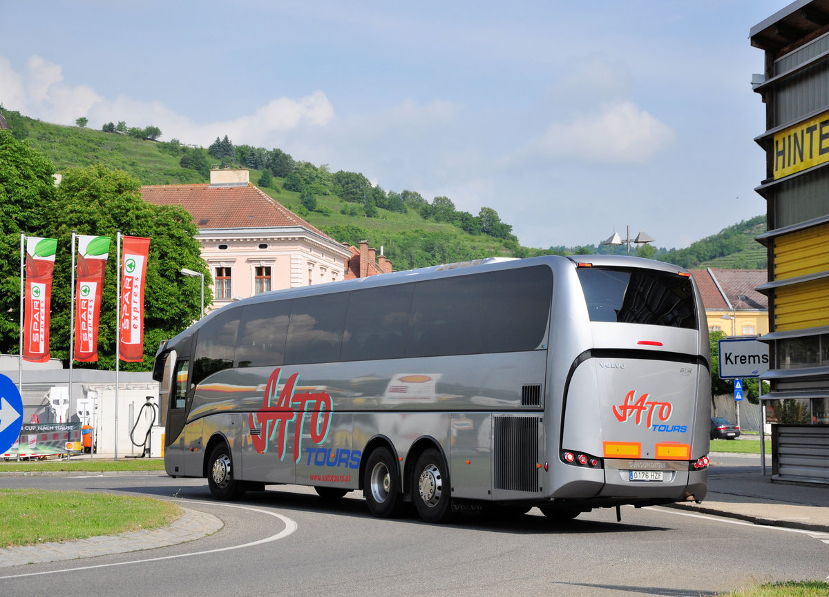 Volvo SC7 B11R Sunsundegui von Sato Tours aus Spanien in Krems unterwegs.