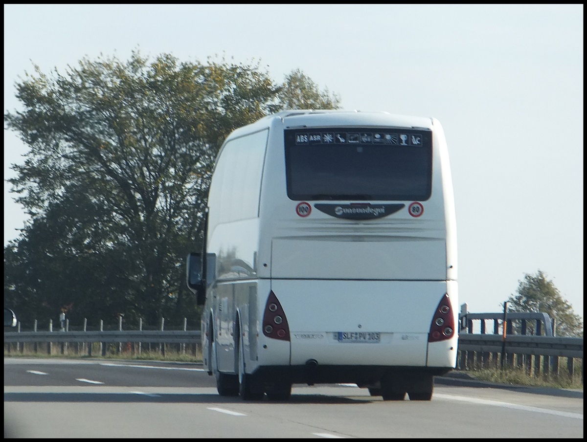Volvo Sideral von KomBus aus Deutschland auf einer Autobahn.